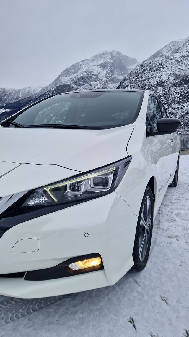 2018 NISSAN LEAF - 27