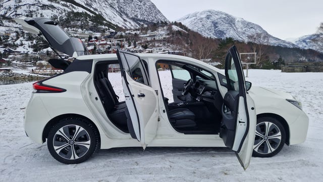 2018 NISSAN LEAF - 36
