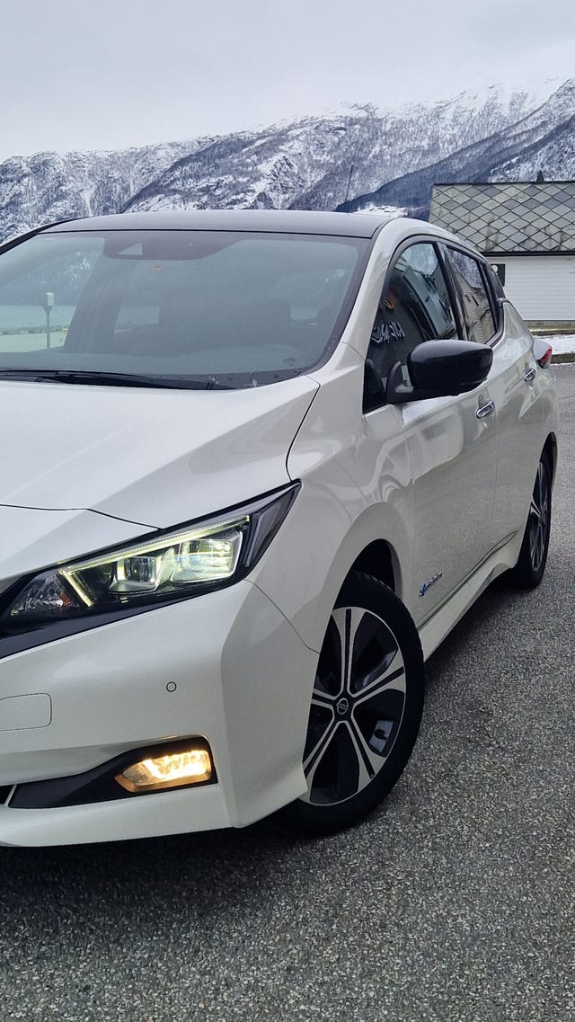 2018 NISSAN LEAF - 12