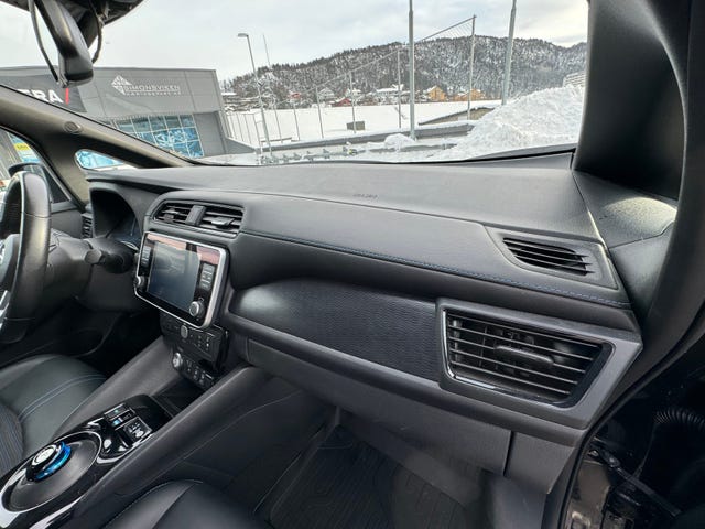 2021 NISSAN LEAF - 18