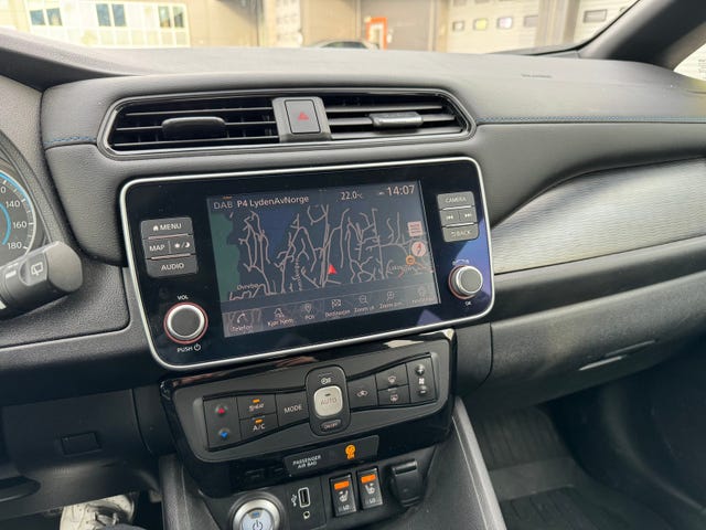 2021 NISSAN LEAF - 30