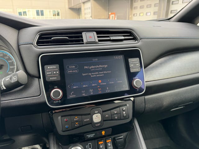 2021 NISSAN LEAF - 31