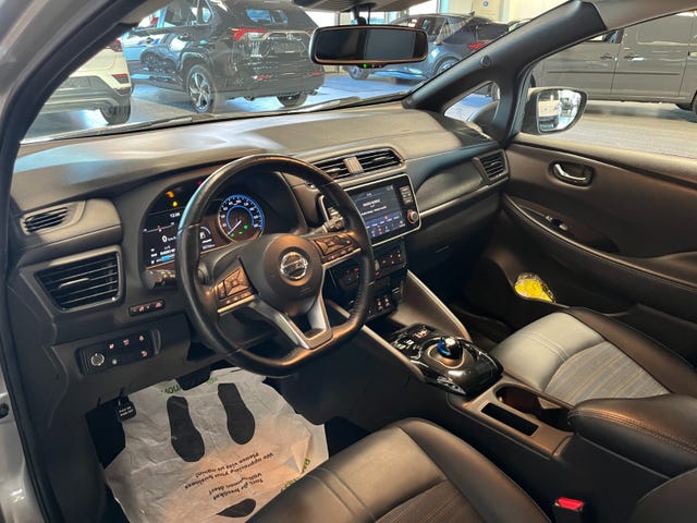 2020 NISSAN LEAF - 10