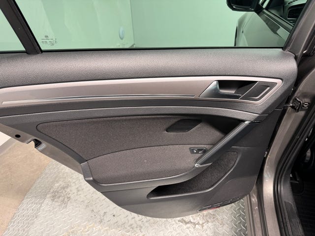 2015 VOLKSWAGEN GOLF - 29