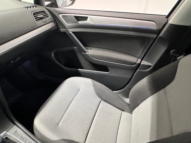 2015 VOLKSWAGEN GOLF - 28