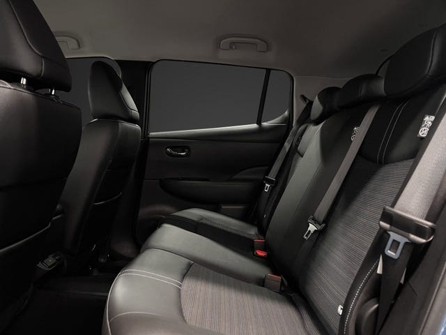 2021 NISSAN LEAF - 24