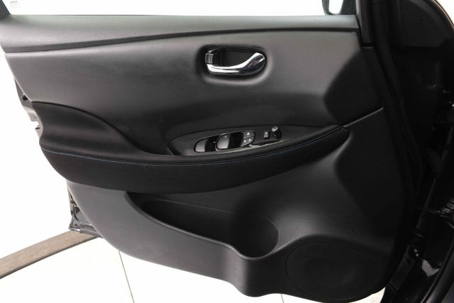 2018 NISSAN LEAF - 18