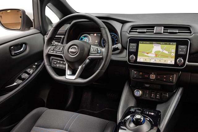 2022 NISSAN LEAF - 25