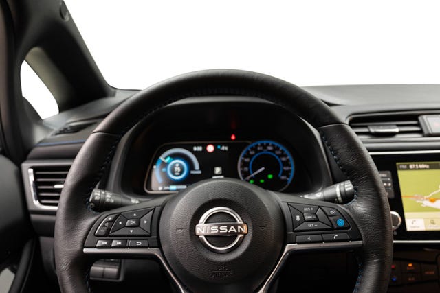 2022 NISSAN LEAF - 11