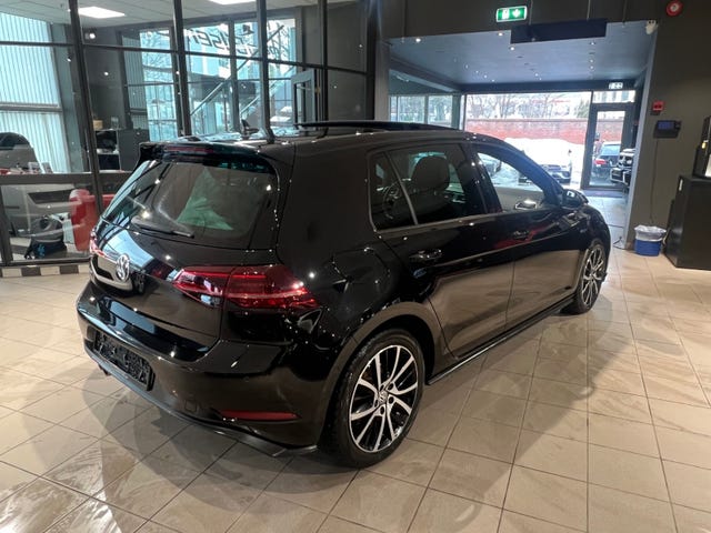 WVWZZZAUZHW850814 2018 VOLKSWAGEN GOLF-3