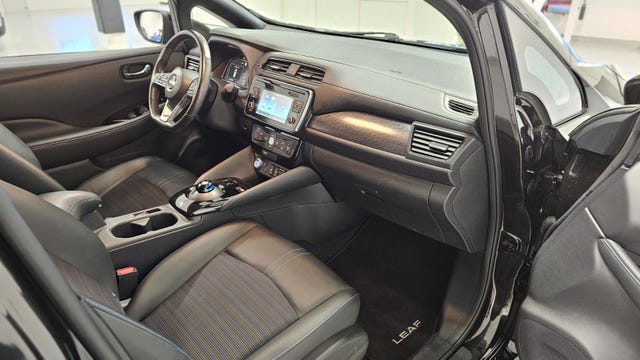 2018 NISSAN LEAF - 38