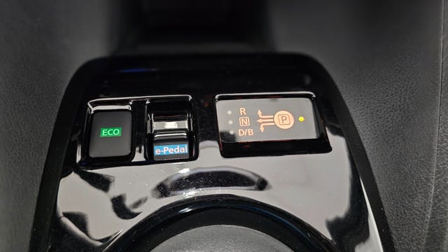 2018 NISSAN LEAF - 25