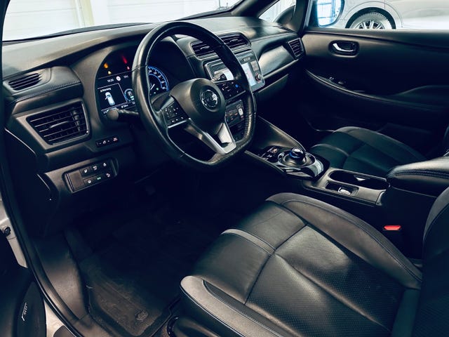 2018 NISSAN LEAF - 10