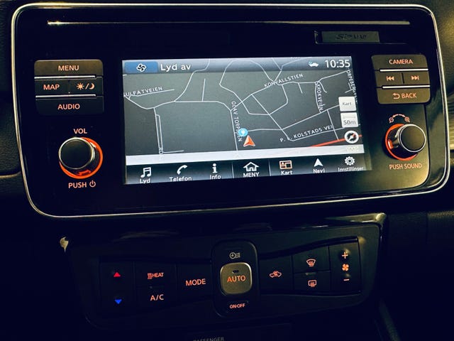 2018 NISSAN LEAF - 12