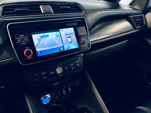 2018 NISSAN LEAF - 11