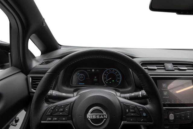 2022 NISSAN LEAF - 9