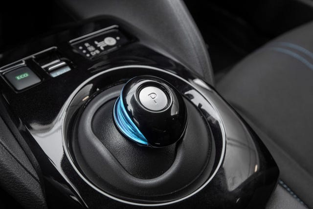 2022 NISSAN LEAF - 12