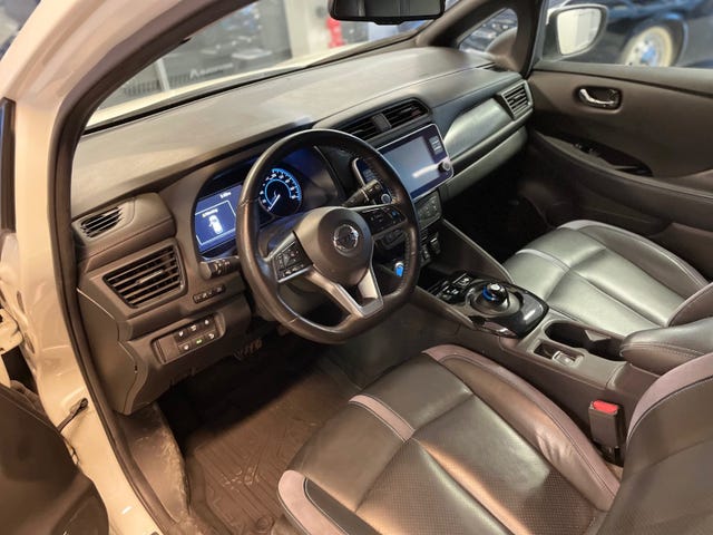 2020 NISSAN LEAF - 11