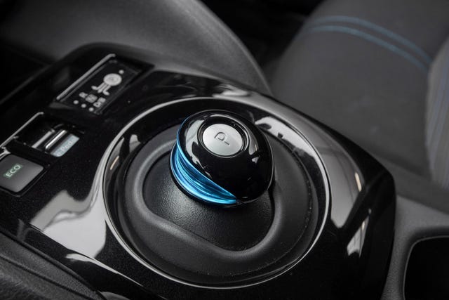 2022 NISSAN LEAF - 12