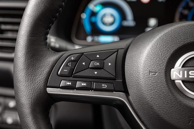 2022 NISSAN LEAF - 12