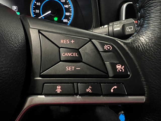 2020 NISSAN LEAF - 25