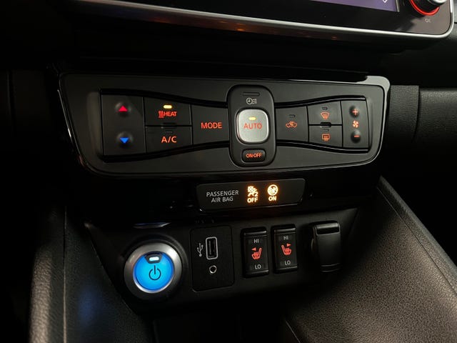 2020 NISSAN LEAF - 32