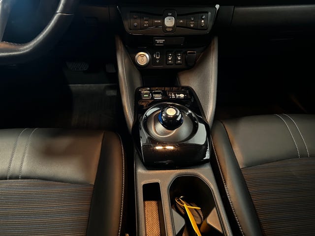 2020 NISSAN LEAF - 30