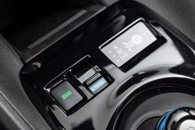 2021 NISSAN LEAF - 30