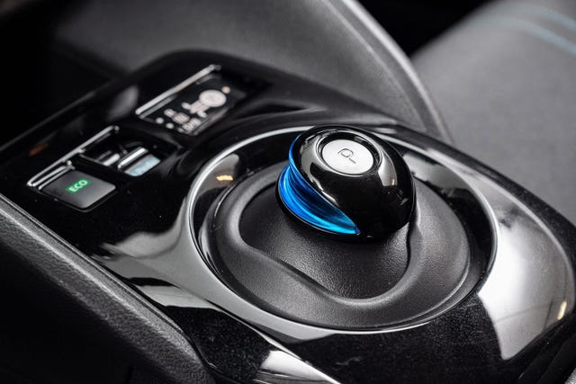 2022 NISSAN LEAF - 16