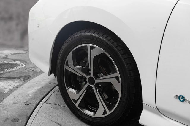 SJNFAAZE1U0025427 2018 NISSAN LEAF-2