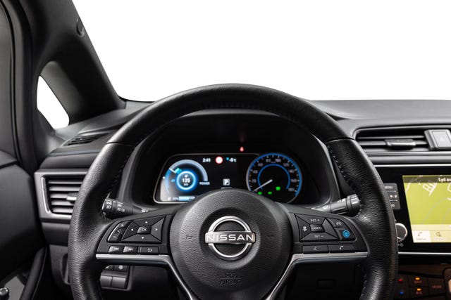 2022 NISSAN LEAF - 11