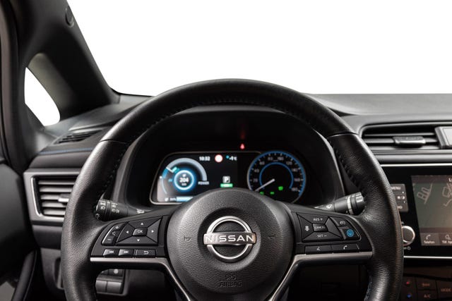 2022 NISSAN LEAF - 11