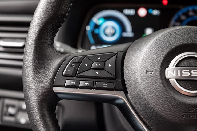 2022 NISSAN LEAF - 12