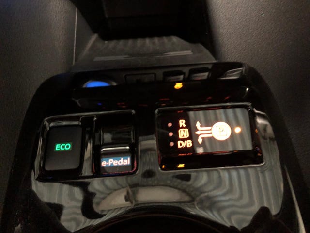 2022 NISSAN LEAF - 17