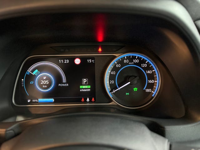 2018 NISSAN LEAF - 12