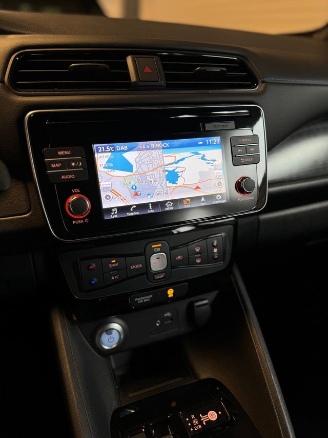 2018 NISSAN LEAF - 13