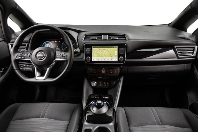 2022 NISSAN LEAF - 10