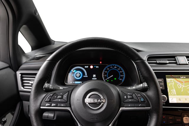 2022 NISSAN LEAF - 11