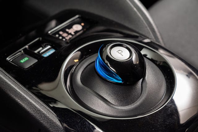 2022 NISSAN LEAF - 16