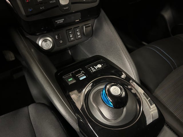 2018 NISSAN LEAF - 27
