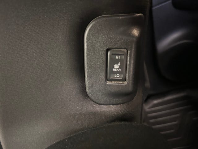 2018 NISSAN LEAF - 32