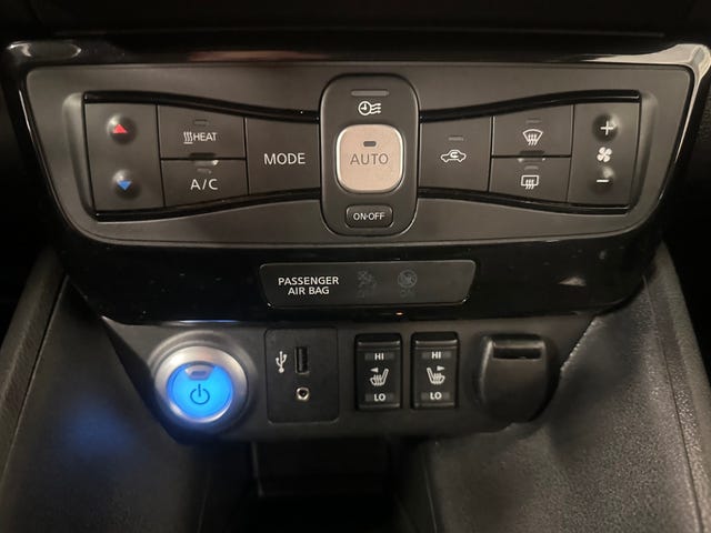 2018 NISSAN LEAF - 28