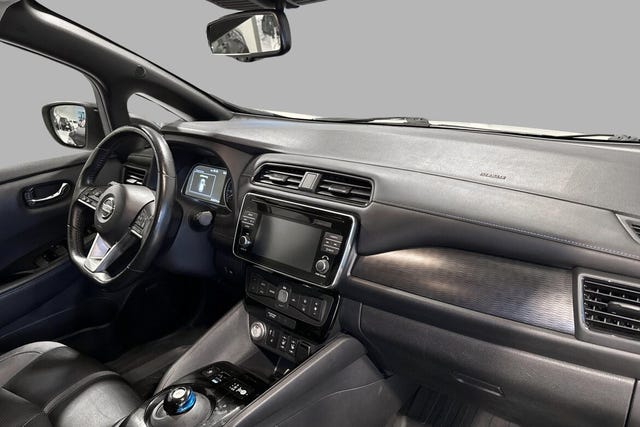 2018 NISSAN LEAF - 12