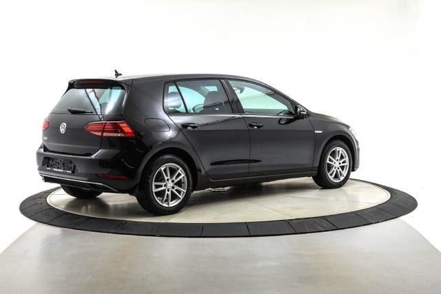 WVWZZZAUZJ8909221 2018 VOLKSWAGEN GOLF-4