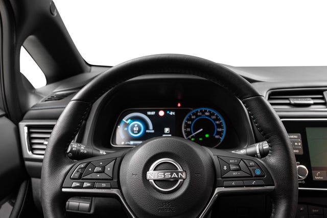 2022 NISSAN LEAF - 11