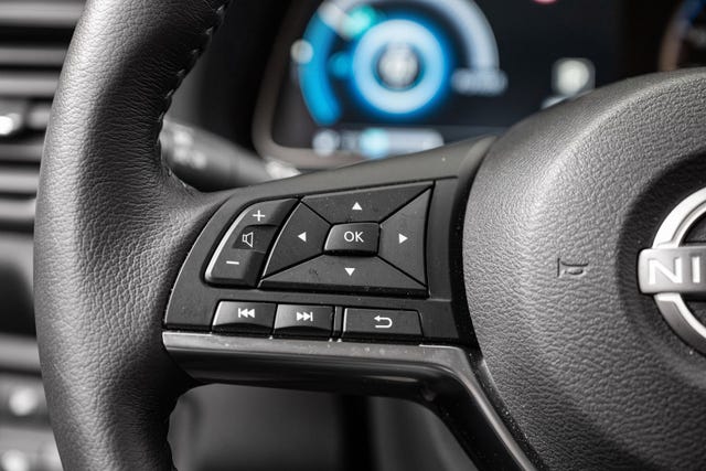 2022 NISSAN LEAF - 12