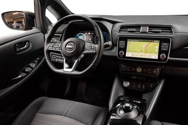 2022 NISSAN LEAF - 24