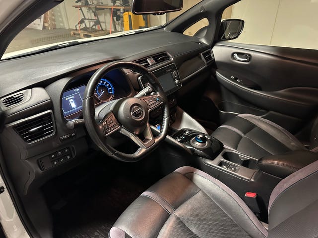 2018 NISSAN LEAF - 18