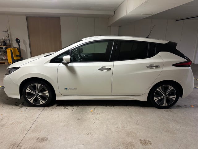 SJNFAAZE1U0026059 2018 NISSAN LEAF-1