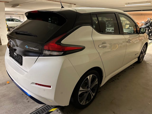 2018 NISSAN LEAF - 12